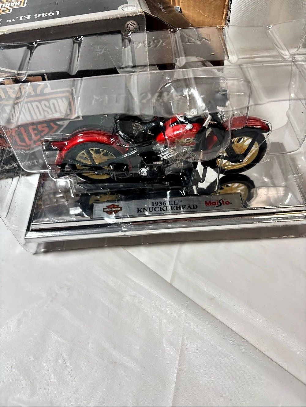 Maisto Harley-Davidson 1936 EL Knucklehead 1:18 Scale Die Cast Metal Collectible